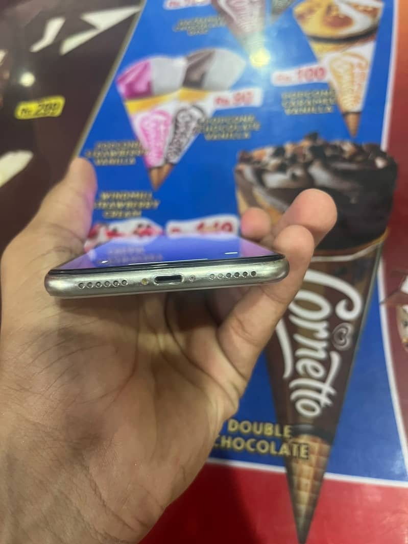 Apple iPhone X 3