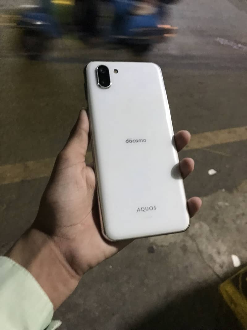 Sharp Aquos R2 5