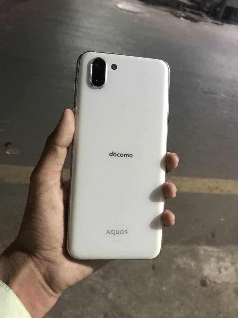 Sharp Aquos R2 7