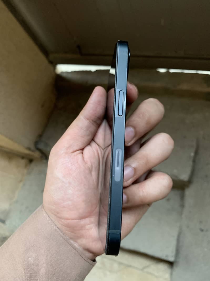 Apple iPhone 13 4