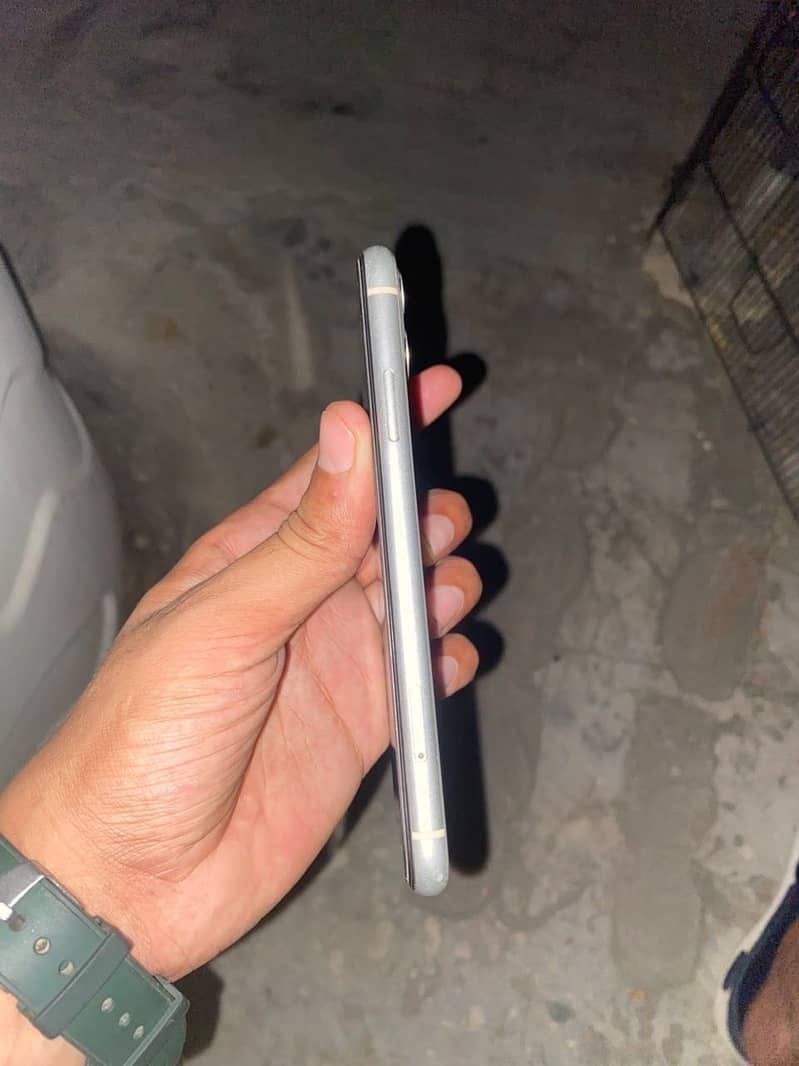 Apple iPhone 11 6
