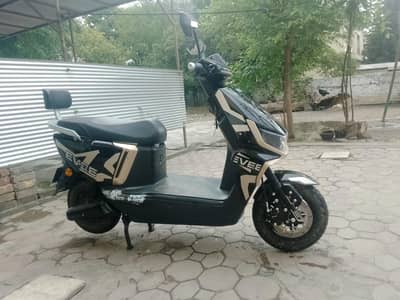 EVEE ELECTRIC SKOOTY BLACK & GOLD