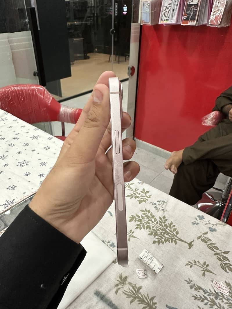 Apple iPhone 14 4