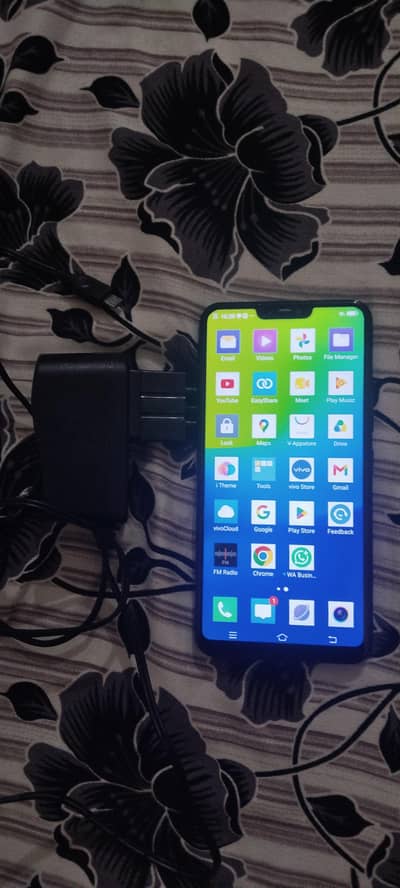 vivo y85 4 gp ram 64 gp storage mobail with charger