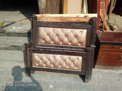 Single bed shirsham wood me hai