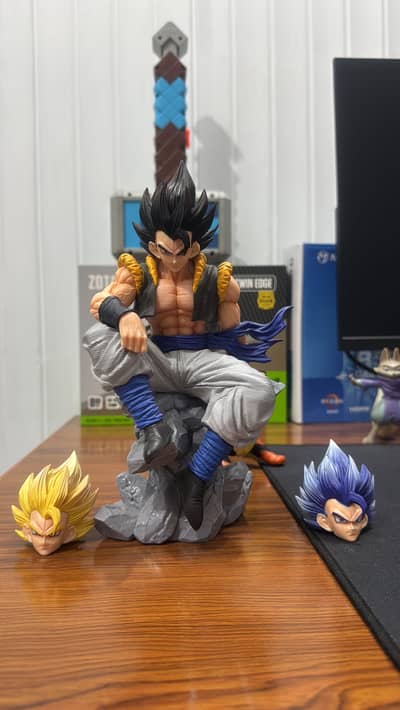 Goku/Gogeta Action figure with 3 heads pvc material
