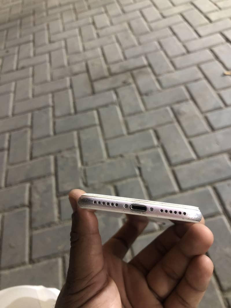 Apple iPhone 7 2