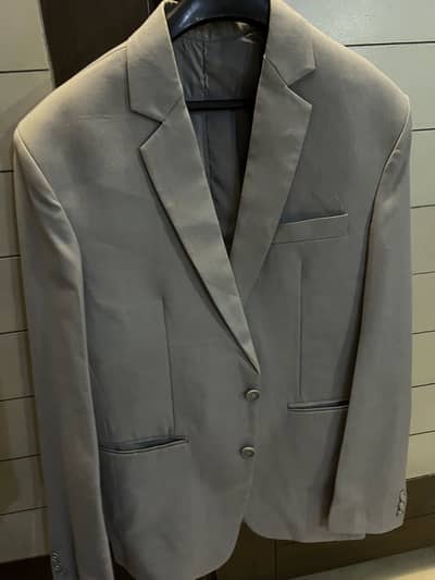Men 3pcs suit available in large