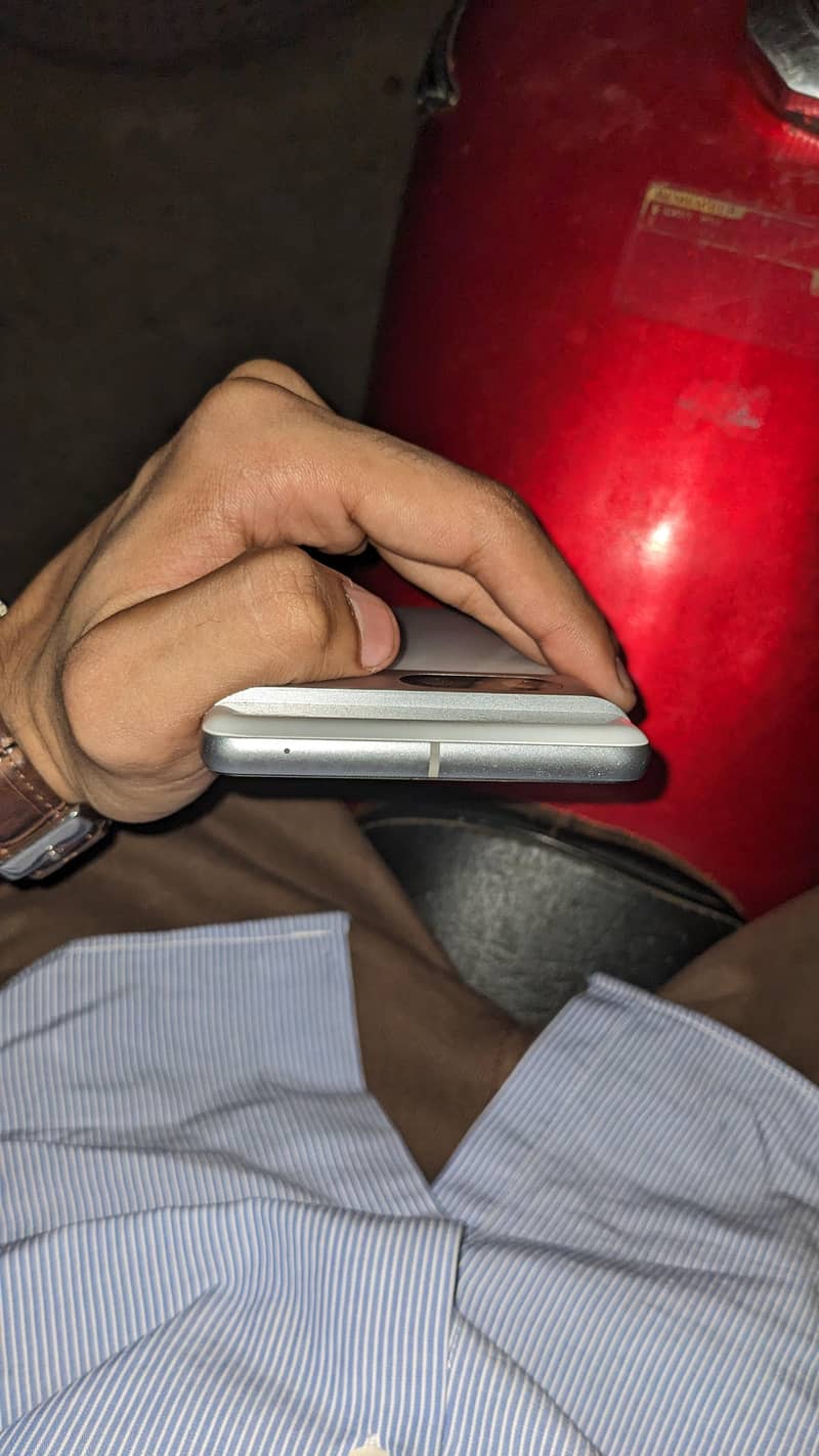 Google Pixel 7 4