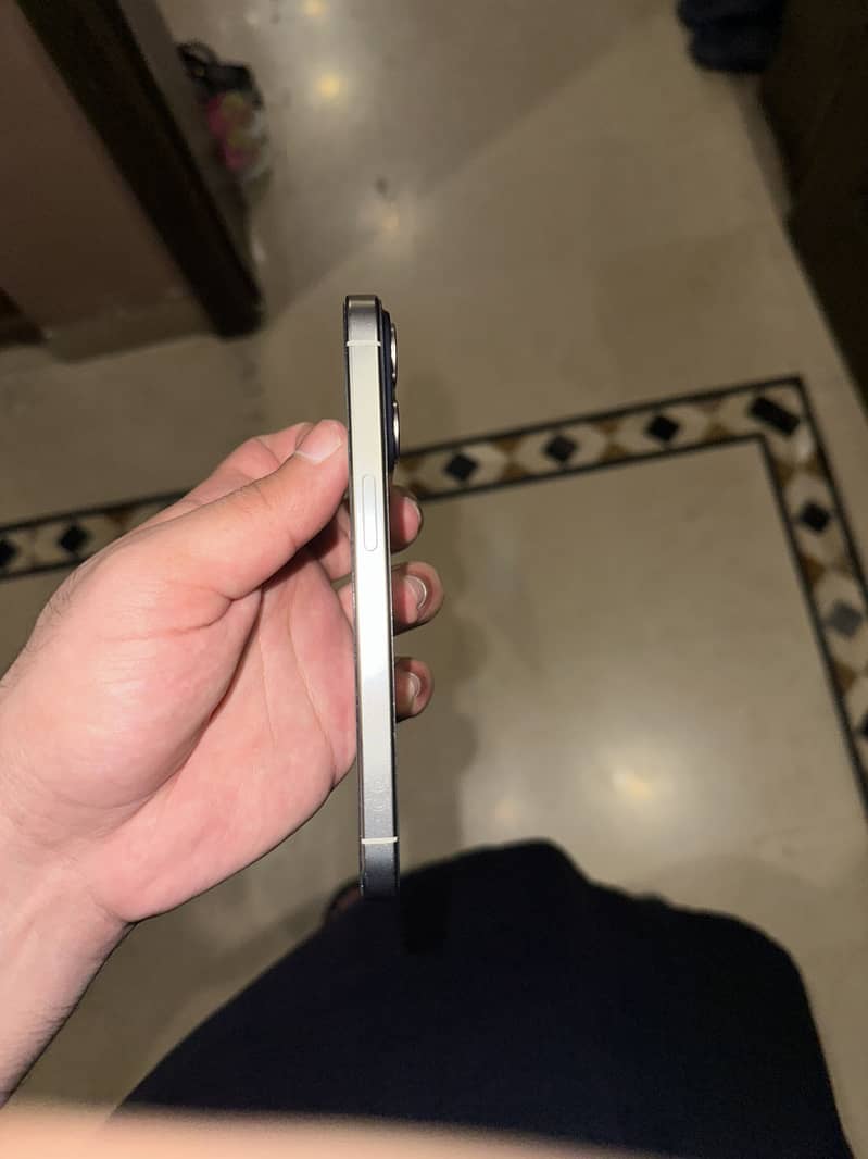 Apple iPhone 15 Pro 2