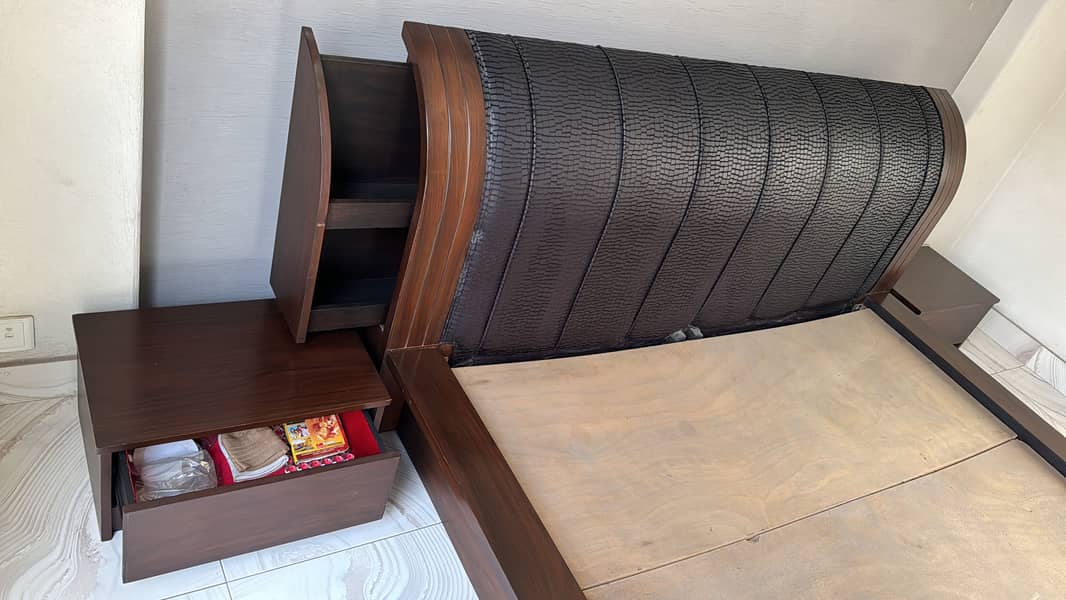 Floor Bed with side Tables 3
