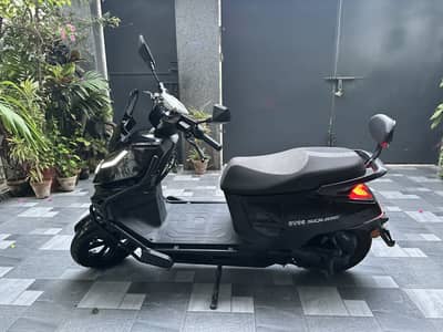 Brand new 0 meter Evee SQUBE scooty.