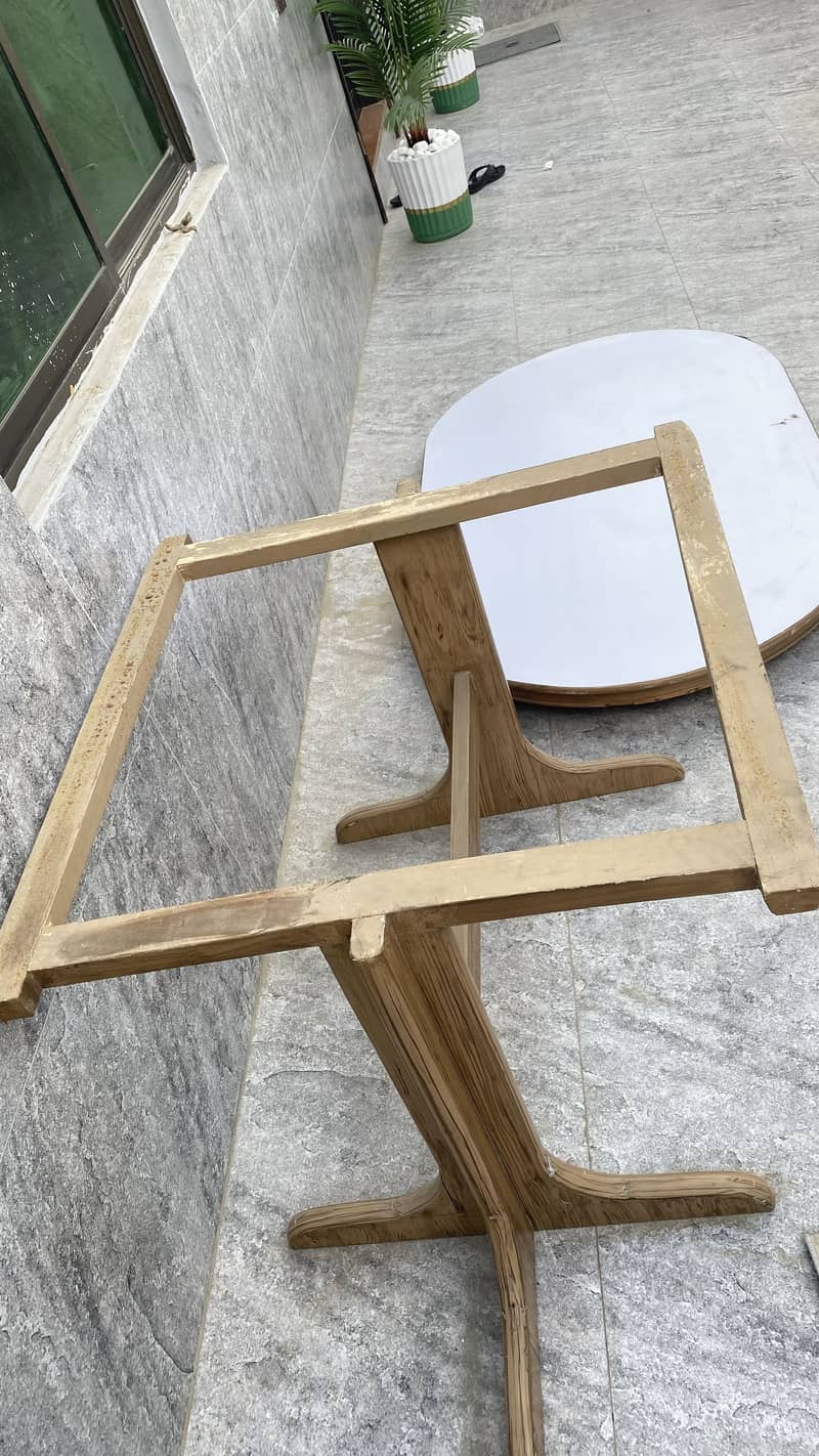 Dining table 0