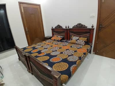 Antique Carved Wooden Double Bed Set – Elegant Traditional Design