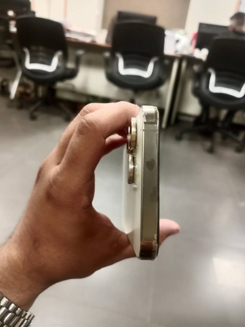 Apple iPhone 14 Pro Max 4
