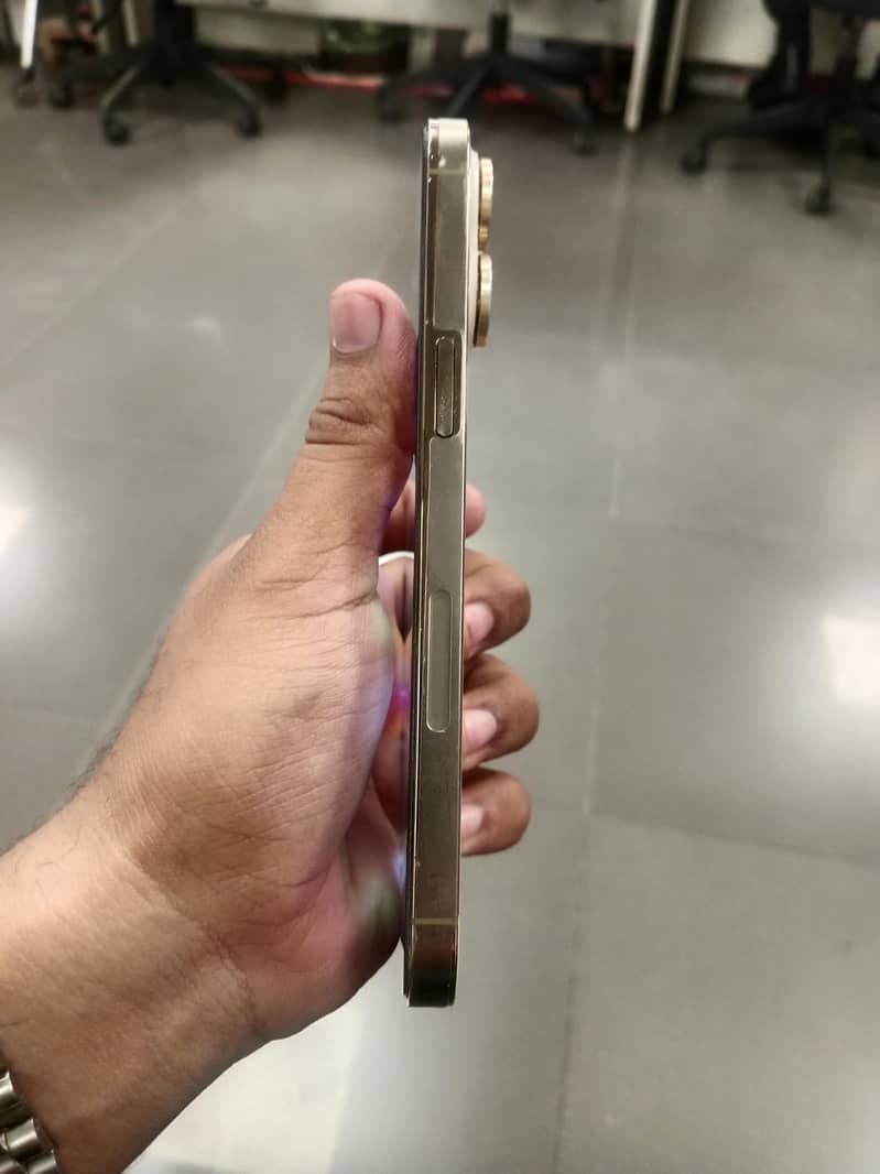 Apple iPhone 14 Pro Max 5