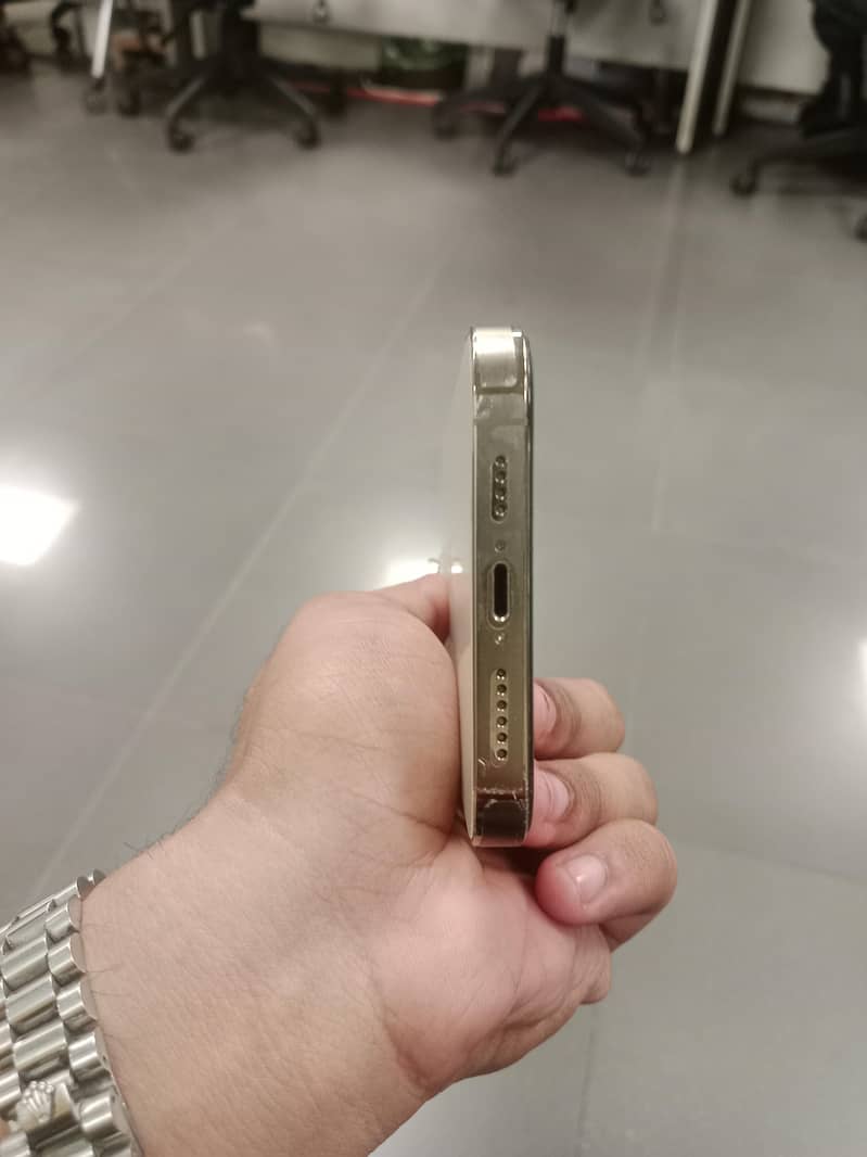 Apple iPhone 14 Pro Max 6