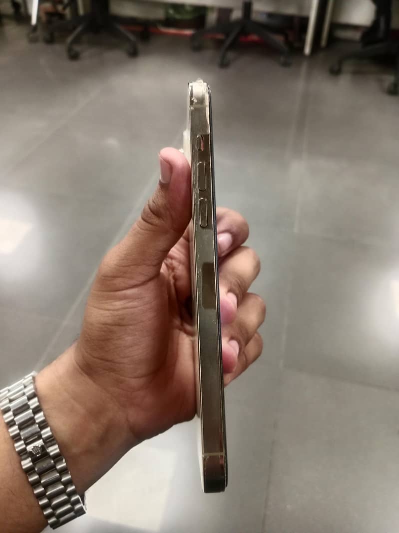 Apple iPhone 14 Pro Max 7