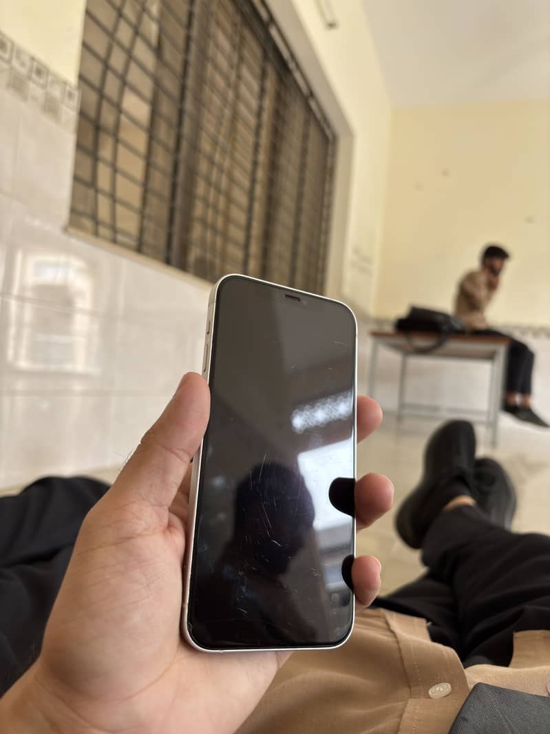 Apple iPhone 12 1