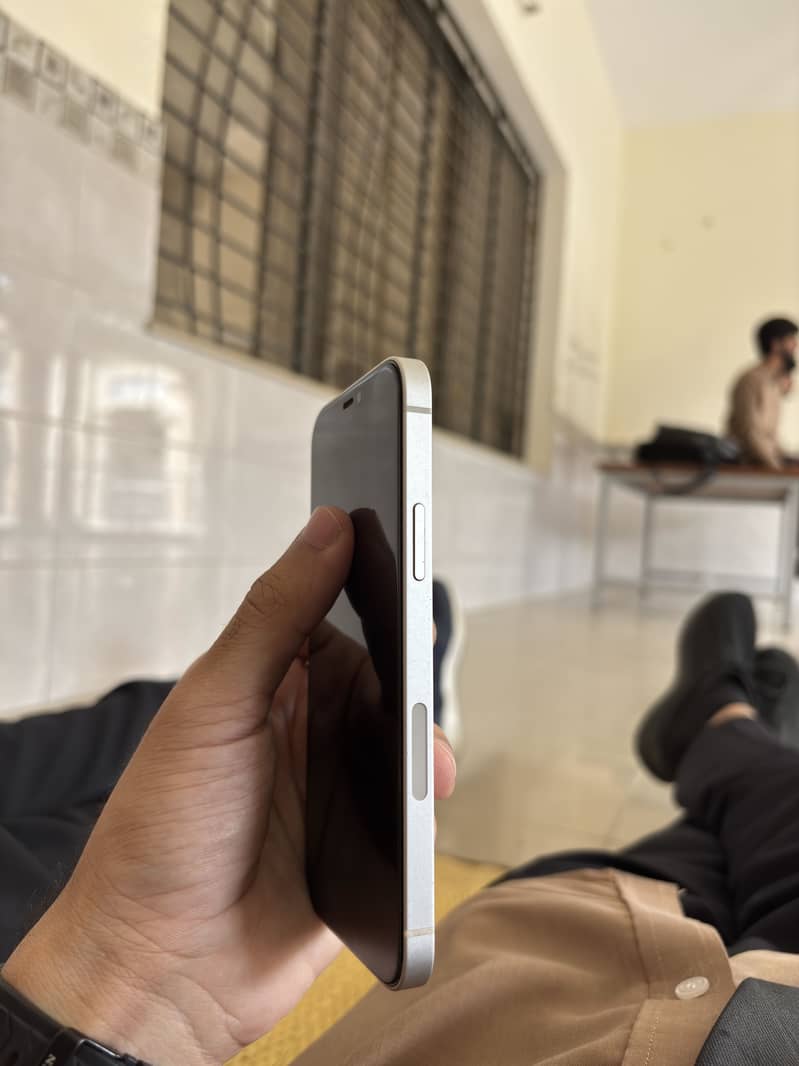 Apple iPhone 12 4