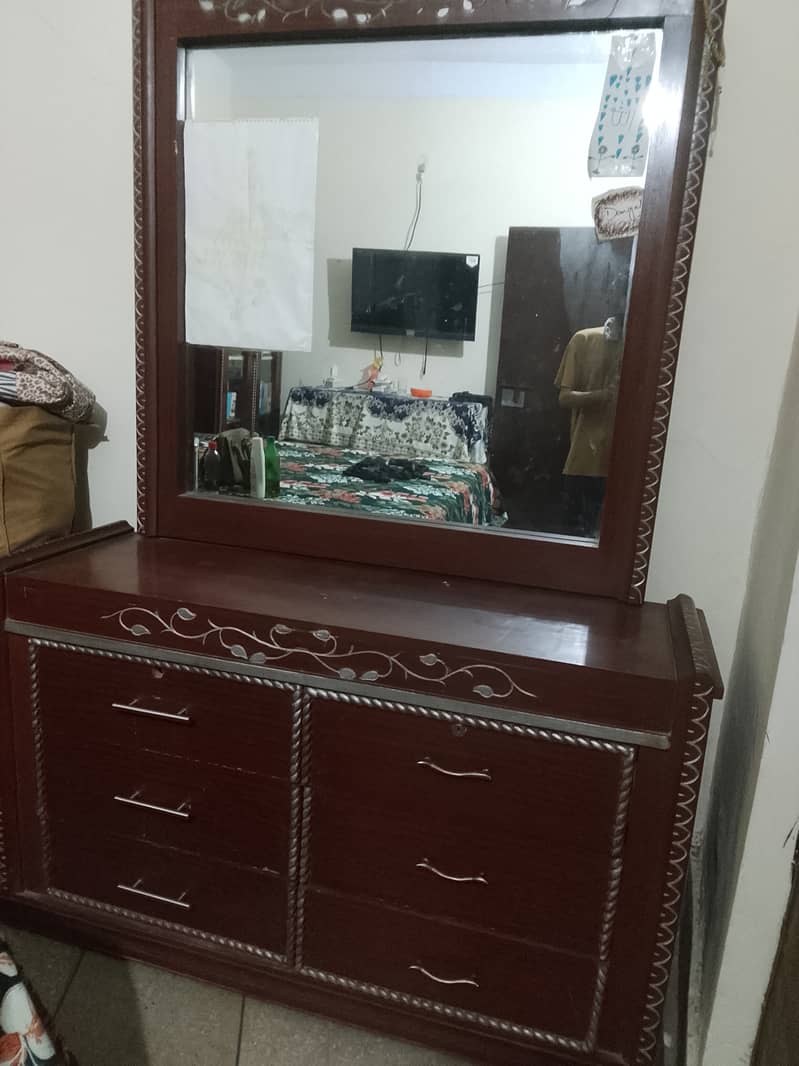 Dressing Table + Showcase 0