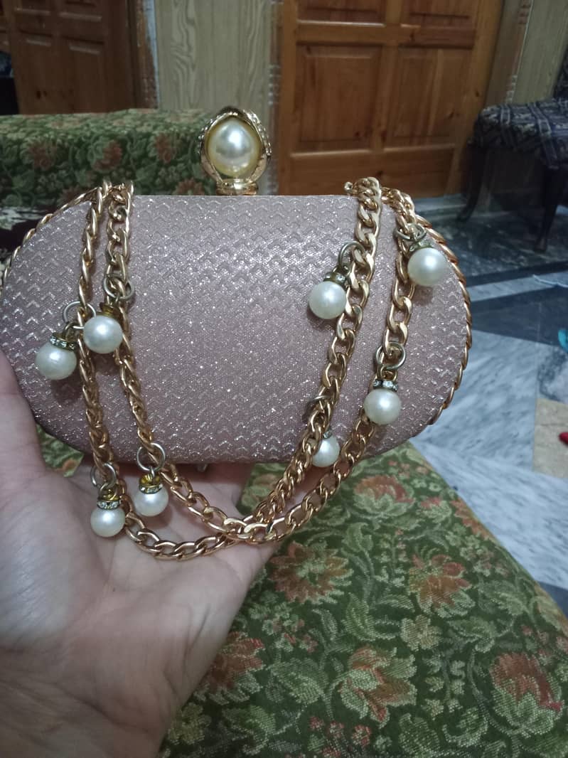 2 weeding clutches 1