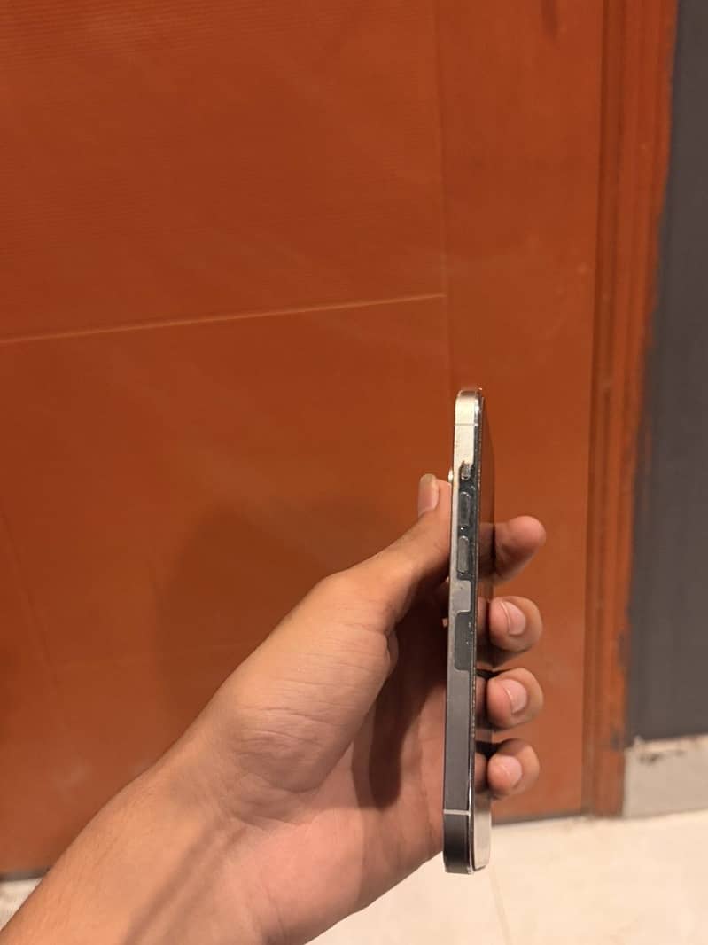 Apple iPhone 14 Pro 2