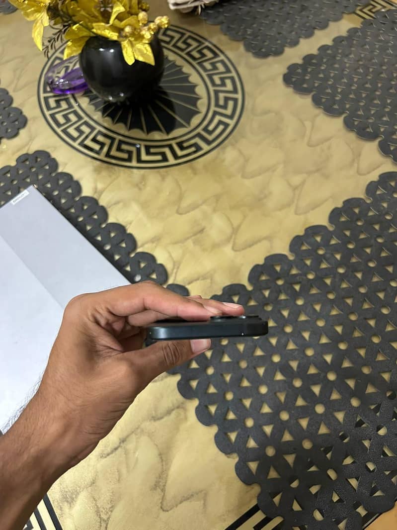 Apple iPhone 15 3