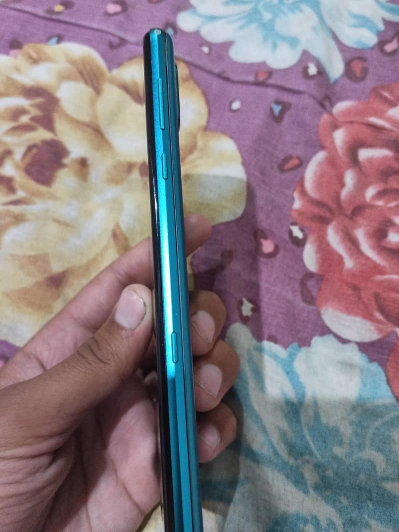 Sharp Aquos R3 1