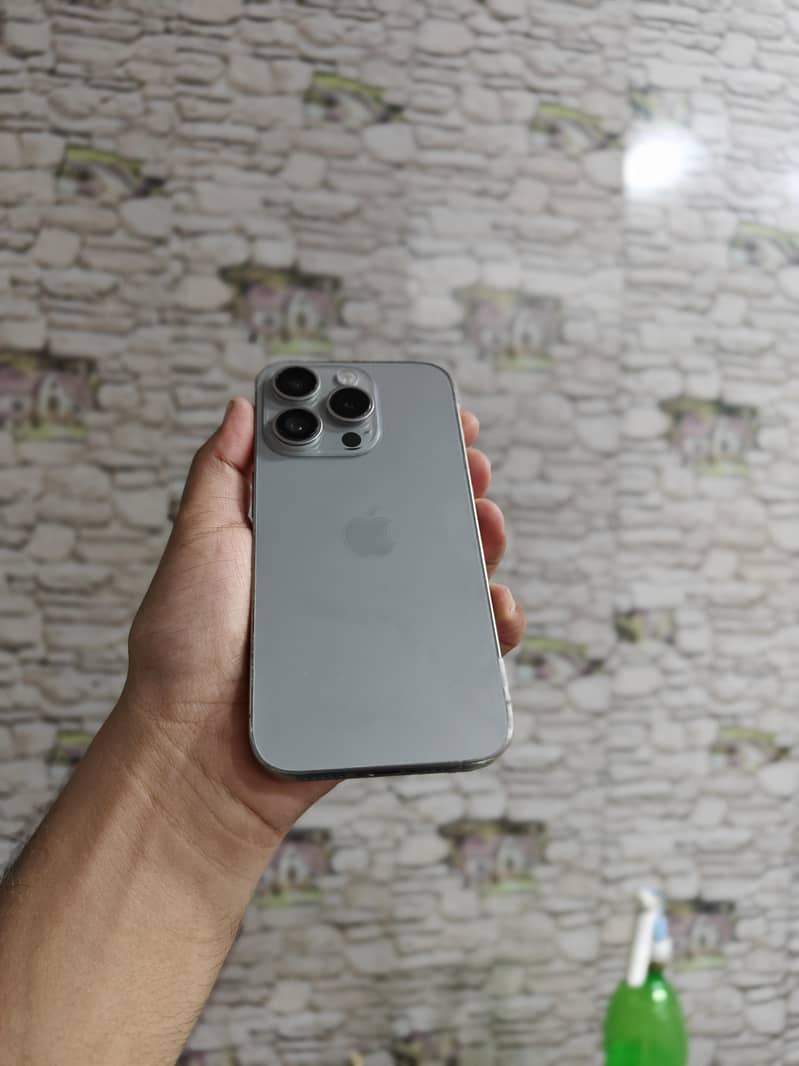 Apple iPhone 15 Pro  ( fix ) 0