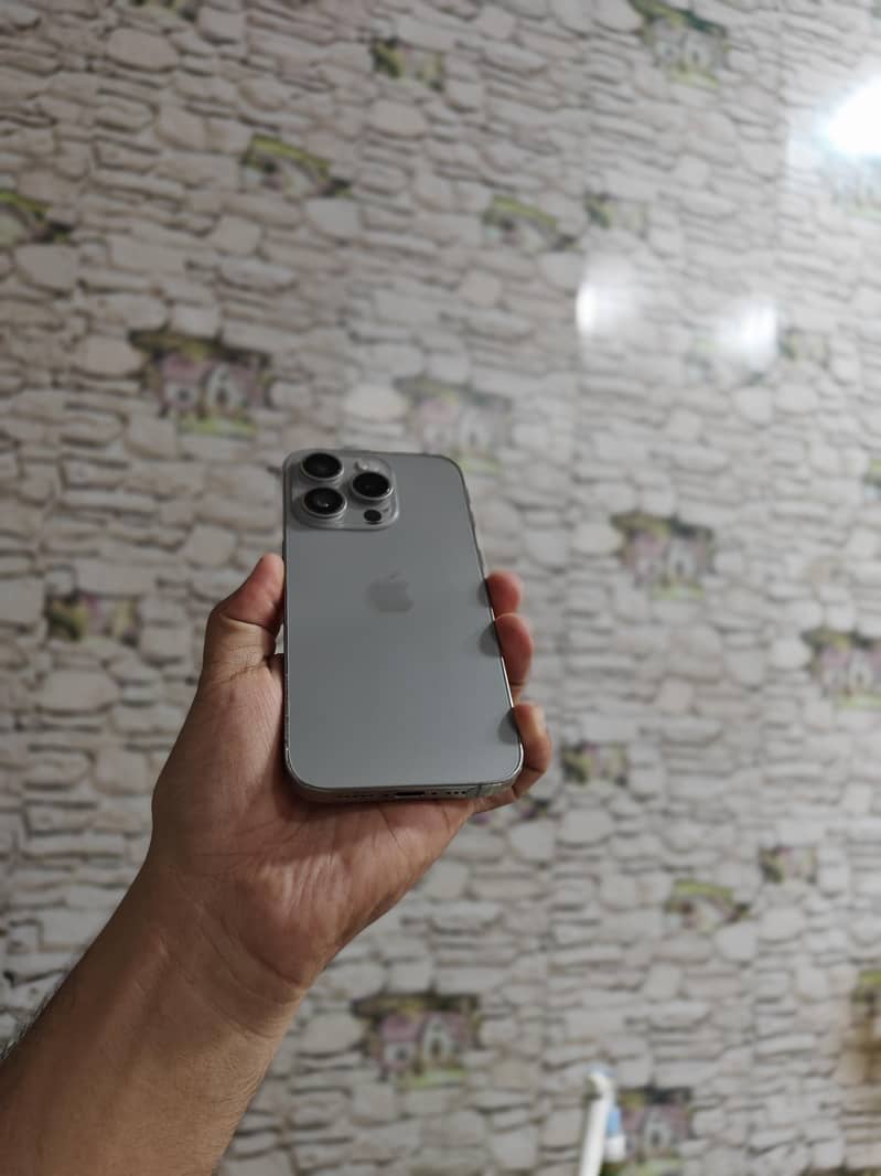 Apple iPhone 15 Pro  ( fix ) 2