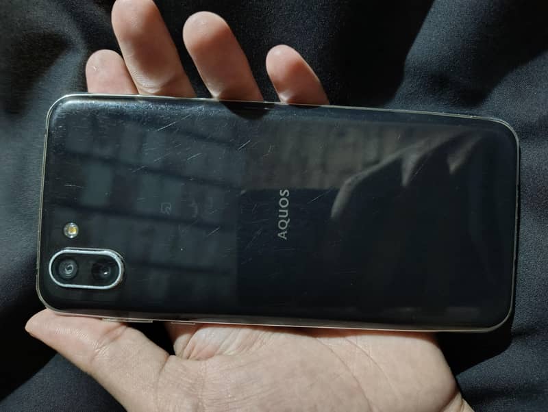 Sharp Aquos R2 1