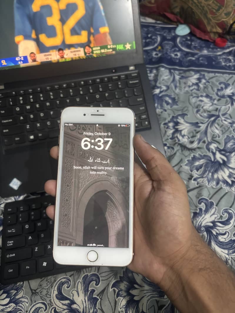 Apple iPhone 8 Plus 0