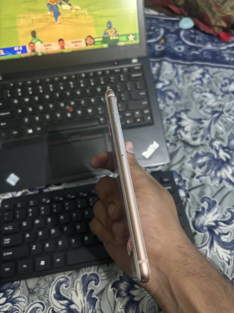 Apple iPhone 8 Plus 3