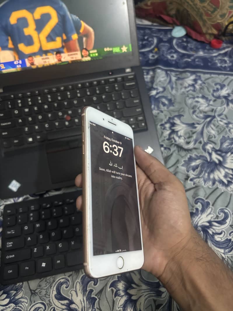 Apple iPhone 8 Plus 11