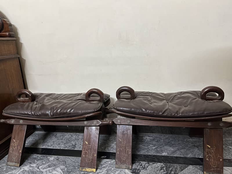 camel saddle stool 0