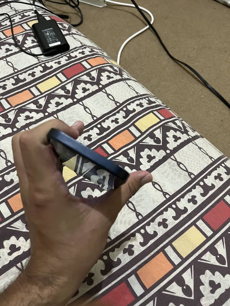 Apple iPhone 12 1