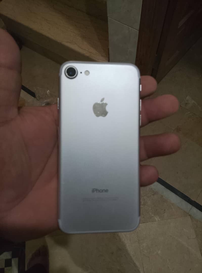 Apple iPhone 7 2
