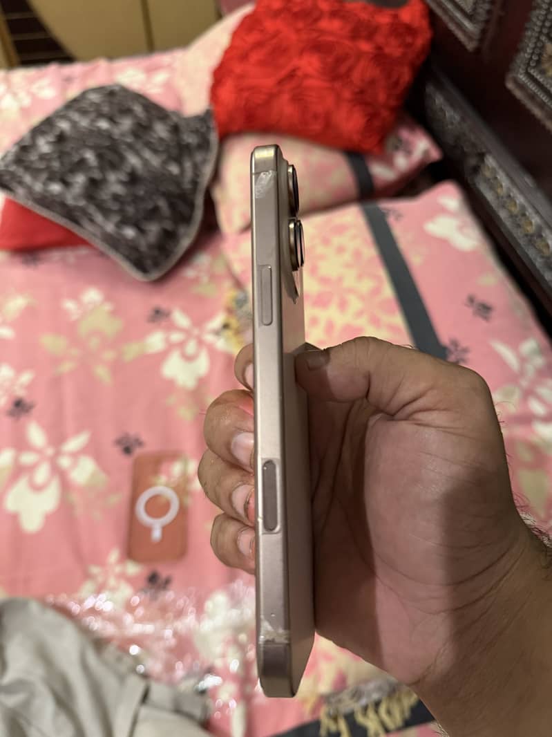 Apple iPhone 16 Pro Max 1