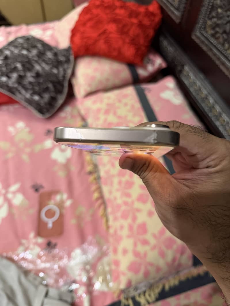 Apple iPhone 16 Pro Max 2
