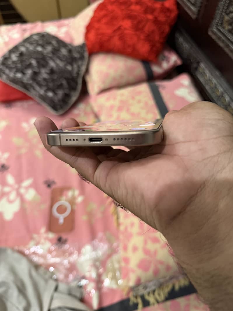 Apple iPhone 16 Pro Max 3