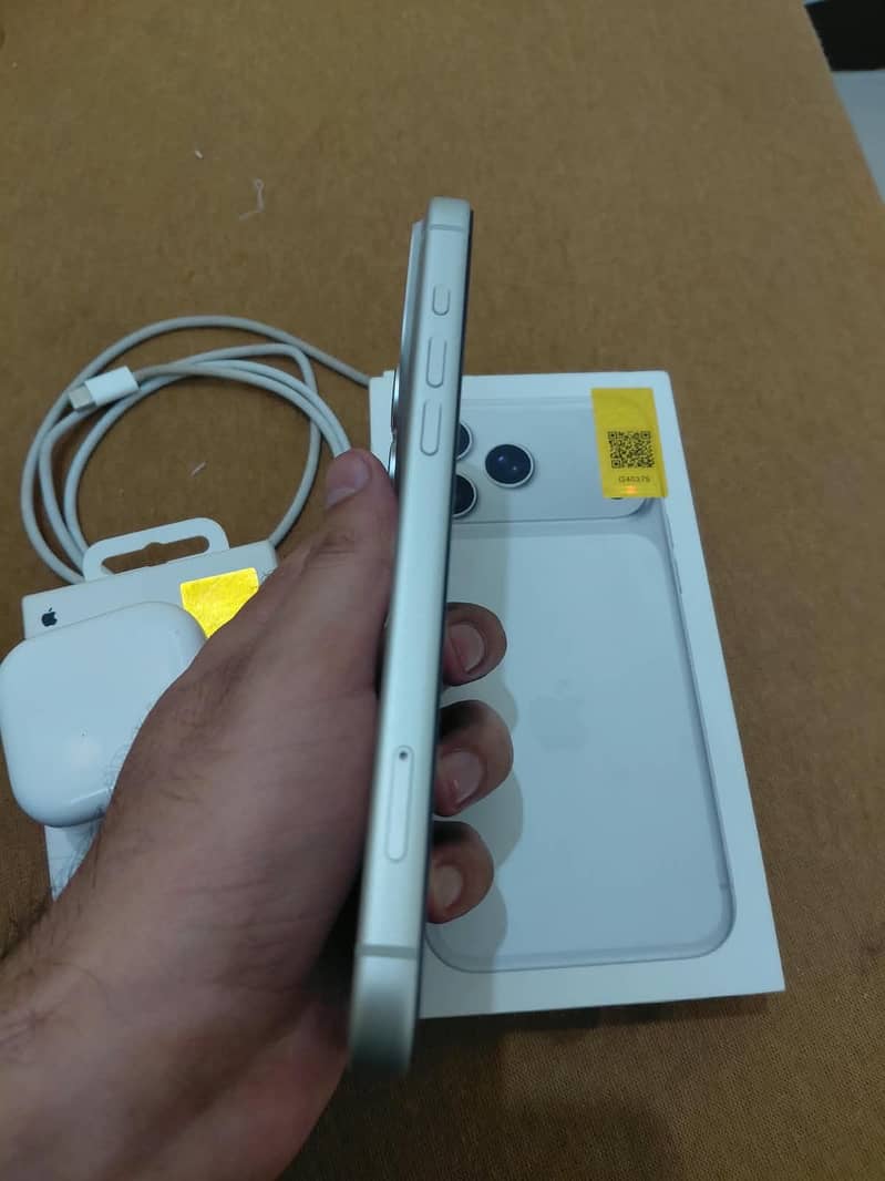 Apple iPhone 17 Pro Max 2