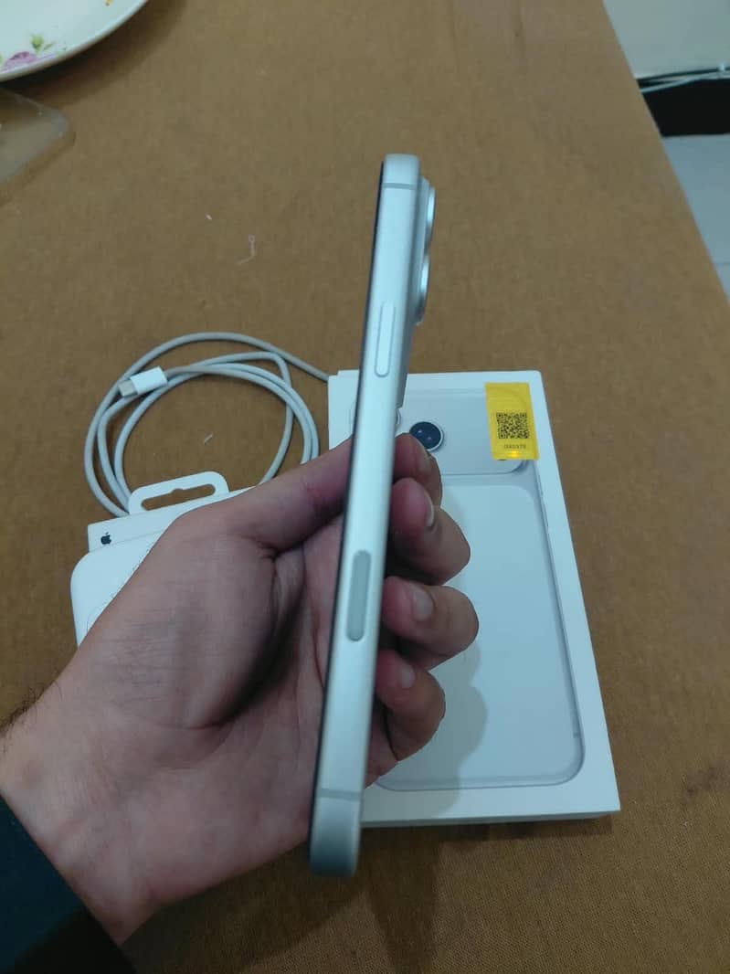 Apple iPhone 17 Pro Max 4