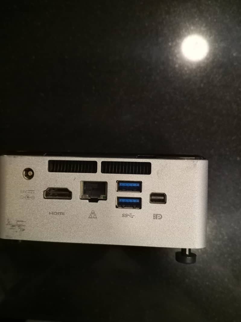 Intel NUC box 0
