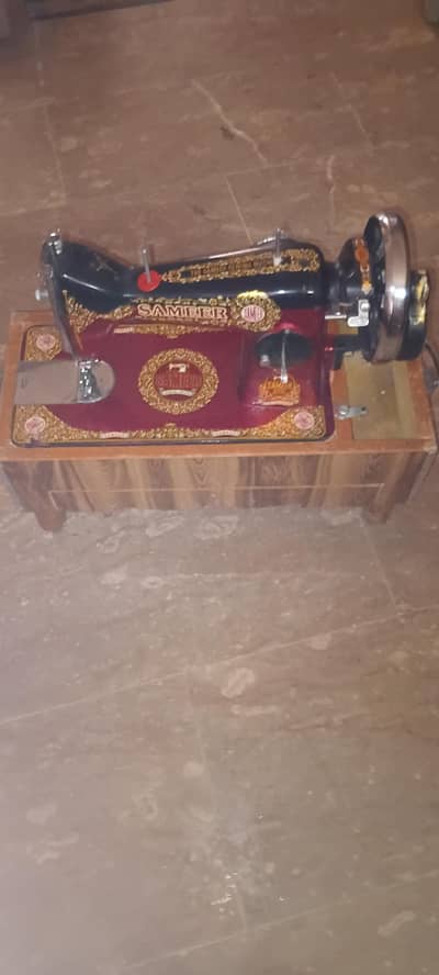 smeer sweing machine kam use hoyi h condition 10/10 hai