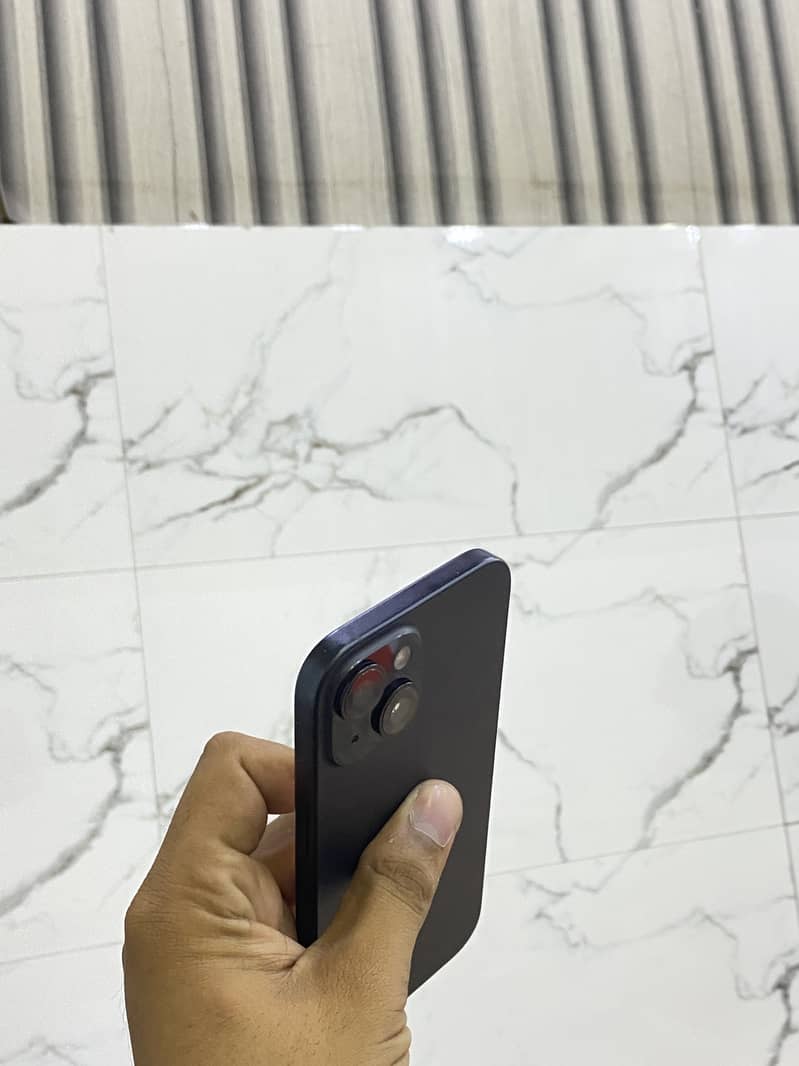 Apple iPhone 15 2