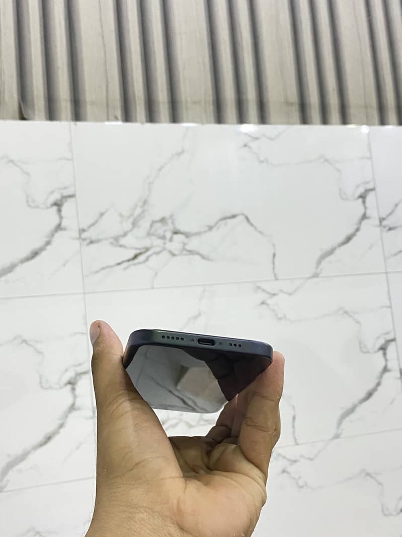 Apple iPhone 15 3