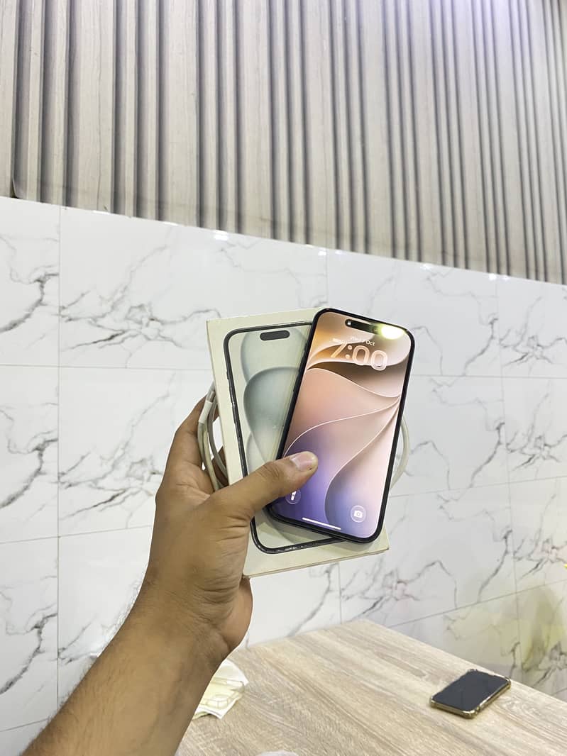 Apple iPhone 15 5
