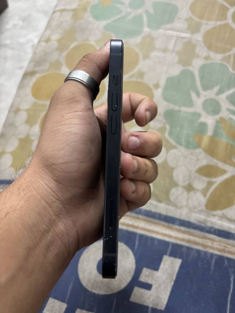 Apple iPhone 13 1