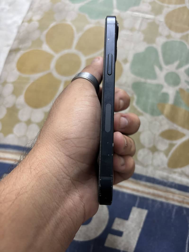Apple iPhone 13 2